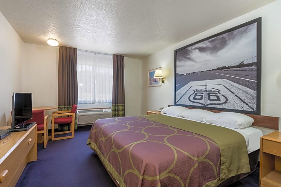 Super 8 by Wyndham Bernalillo