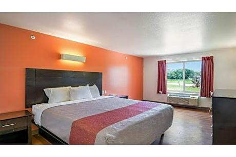 Deluxe King Room - Non-Smoking