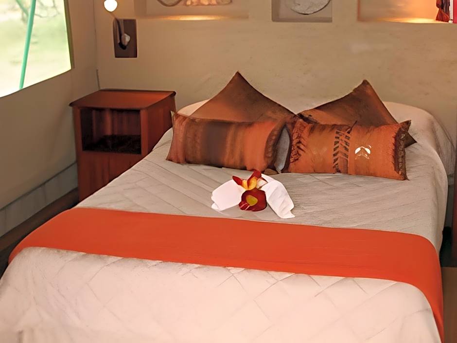 Bateleur Tented Safari Lodge and Bush Spa