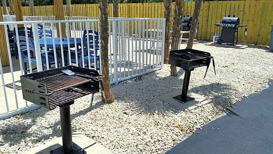 Captain Pips at Knights Key Inn