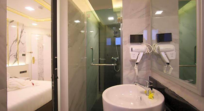 Pratunam Atrium Hotel