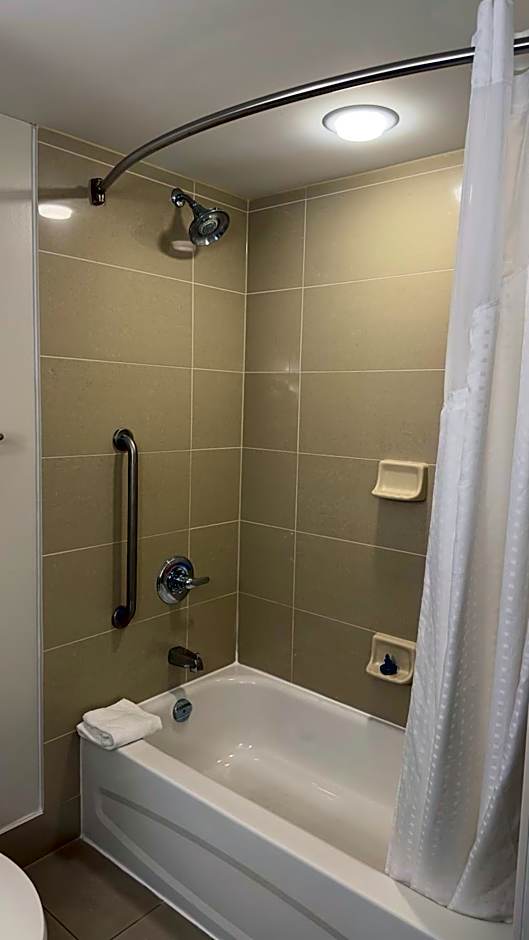 Holiday Inn Express & Suites Ottawa West - Nepean by IHG