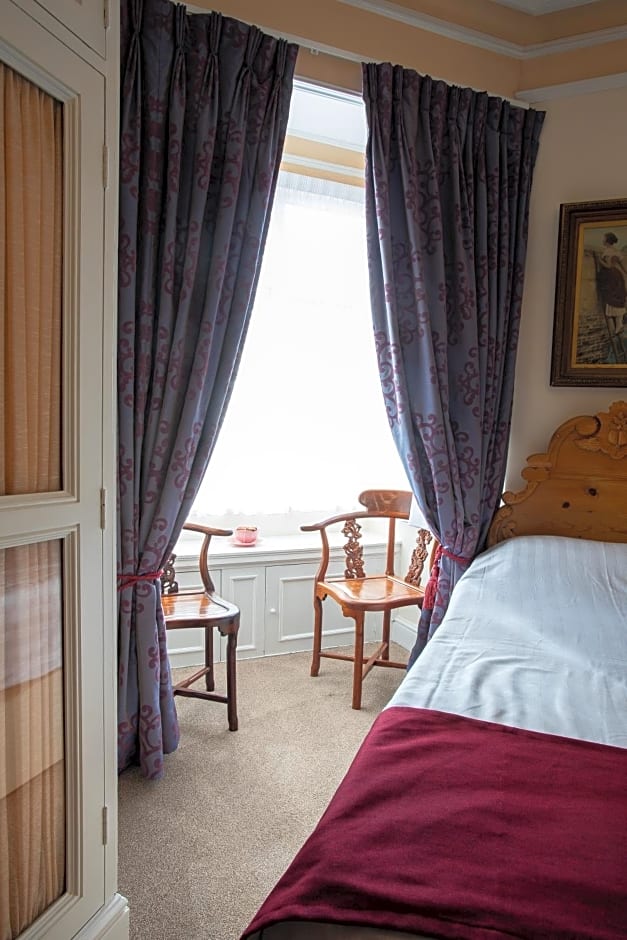 Fines Bayliwick Hotel