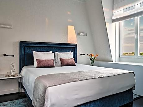 One-Bedroom King Suite with City View