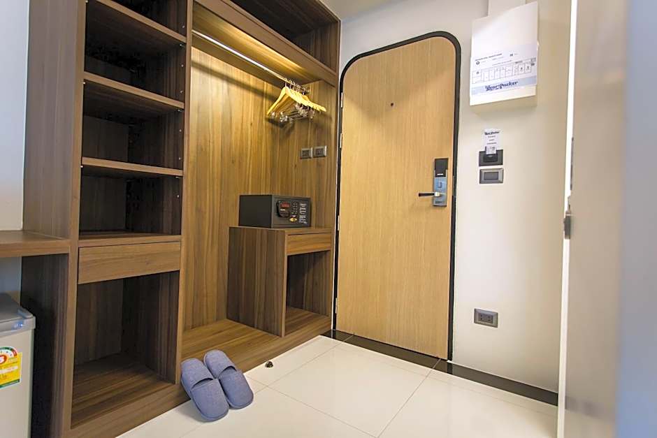 BearPacker Patong Hostel