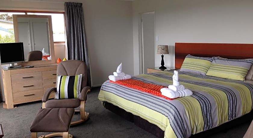 Bay Water Views Bed & Breakfast