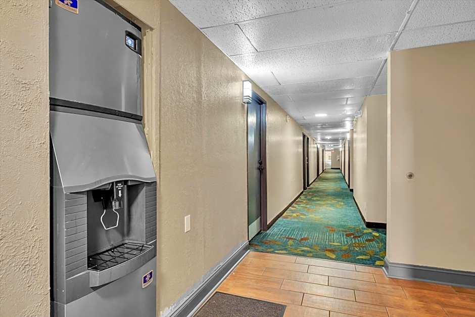 Super 8 by Wyndham Warner Robins
