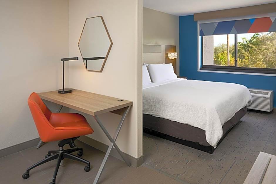 Holiday Inn Express Hotel & Suites Kendall East-Miami By IHG