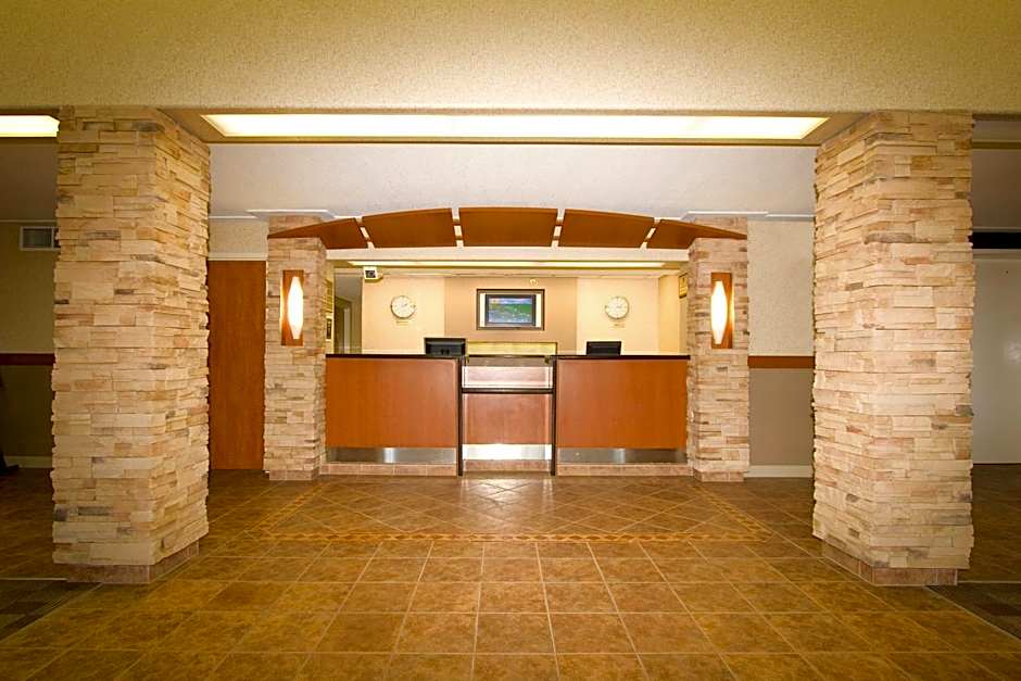 Woodlands Inn & Suites