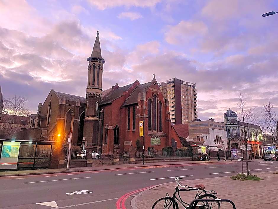 Hackney Suites - En-suite rooms & amenities