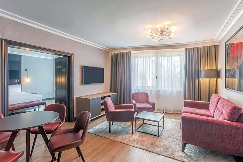 Photo 1 of 6 of Executive Suite