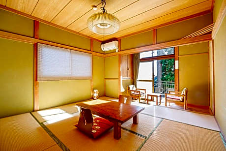Japanese-Style Single Room with Shared Bathroom