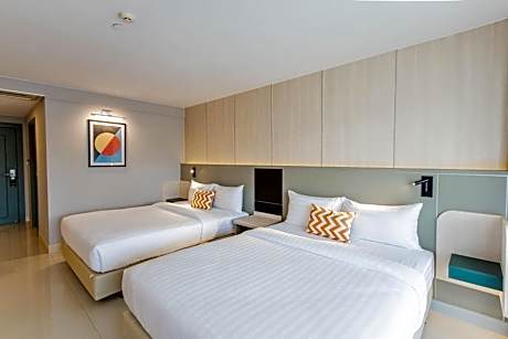 Grand Deluxe Pool View Twin