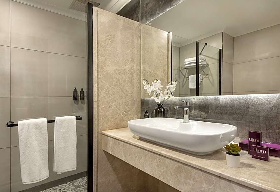 Lilium Hotel & Suites