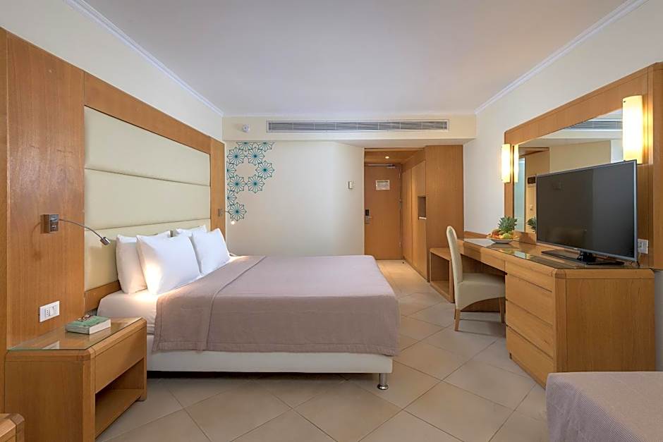 Foto 1 von 3 von Superior Double Room with Side Sea View
