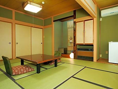 Quadruple Room with Shared Bathroom