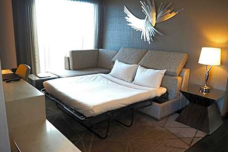 Queen Executive Suite, Executive Suite, 1 Queen, Sofa bed