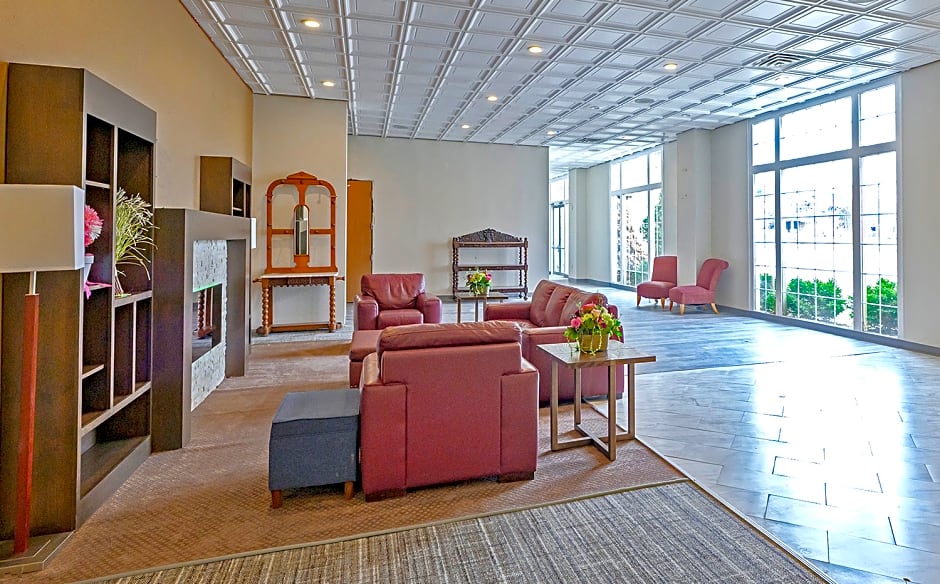 Coratel Suites Iowa Fairfield