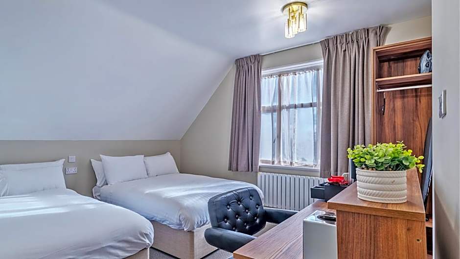 Uno Thames Hotel Maidenhead -Reopened Brand New Again -FREE PARKING