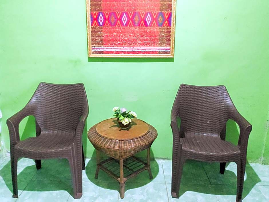 RedDoorz near Pelabuhan Ajibata Parapat