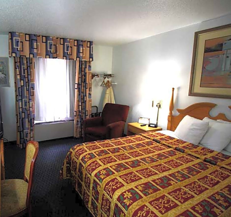 Norwood Inn and Suites - Roseville
