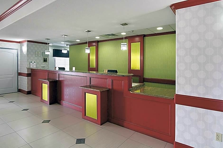 La Quinta Inn & Suites by Wyndham Dallas Hutchins