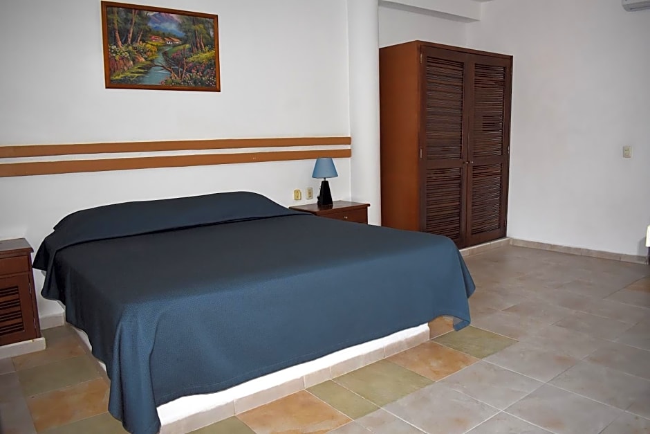 Hotel Plaza Almendros