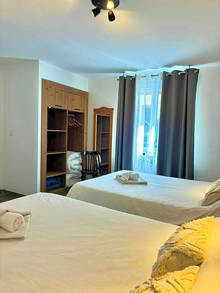 Photo 1 of 6 of Quadruple Room