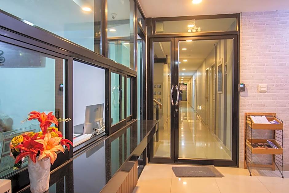 Salinsiri at ladkrabang