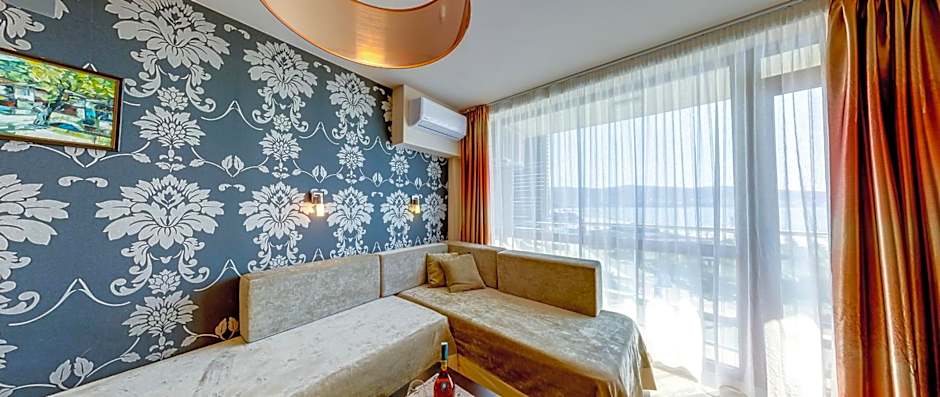 Briz Beach Apartments