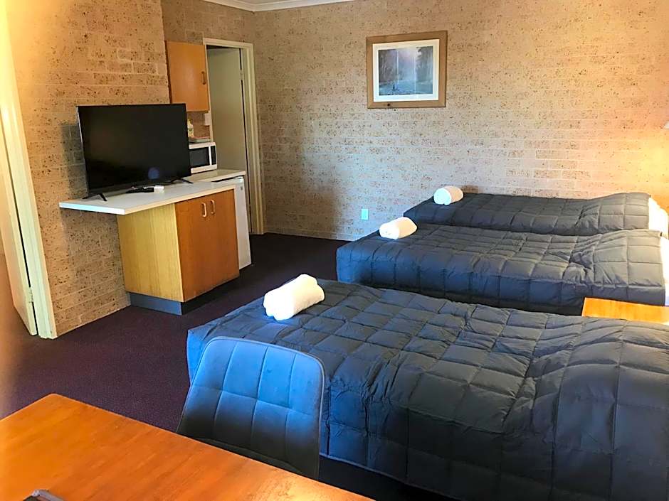 Cedar Lodge Motel