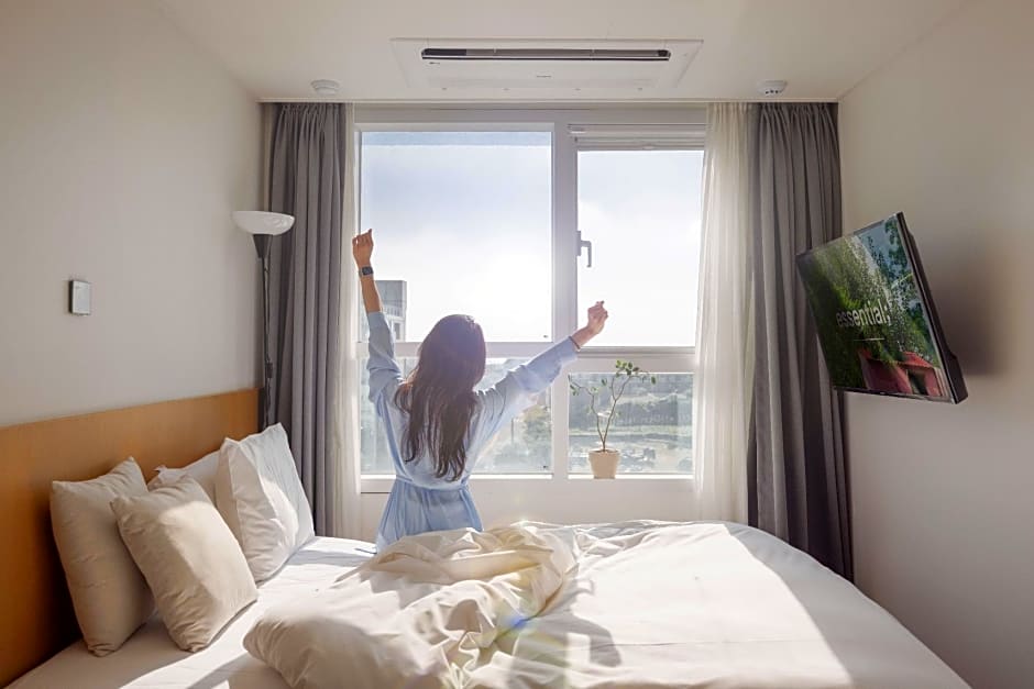 Kenny Stay Jeju Mosulpo