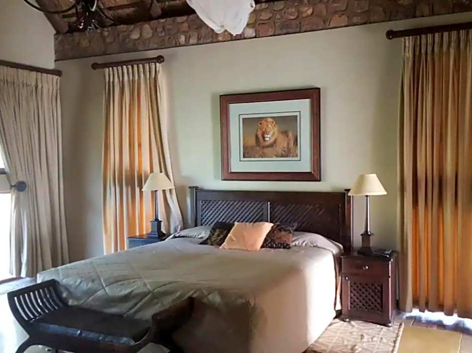 Zebula Golf and Wildlife Estate - Giraffe Plains Pax 4 - Moi Signature Luxury villa