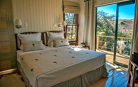 Two-Bedroom Villa with Private Pool - Churchills Family Cottage