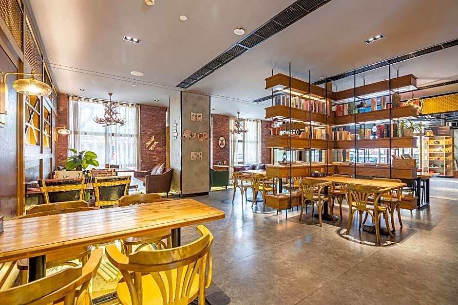 James Joyce Coffetel Chongqing Huangnibang Light Rail Station – Chungking (Chongqing), KY