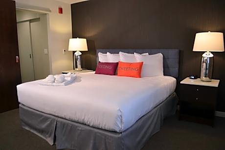Deluxe King Room