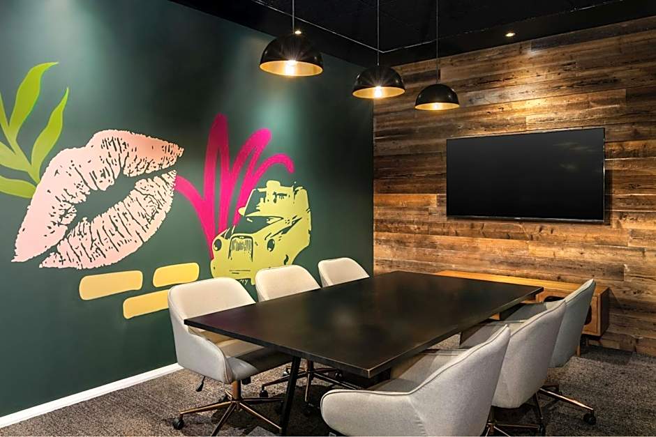 Moxy Belfast City