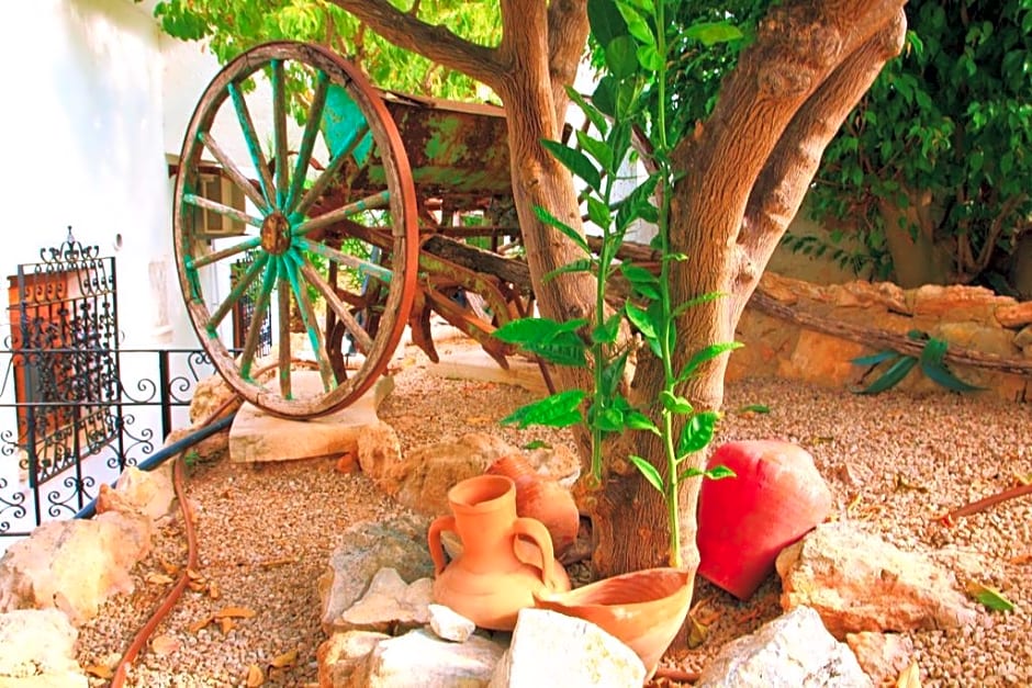 Villa Columbus Rooms and Restaurant