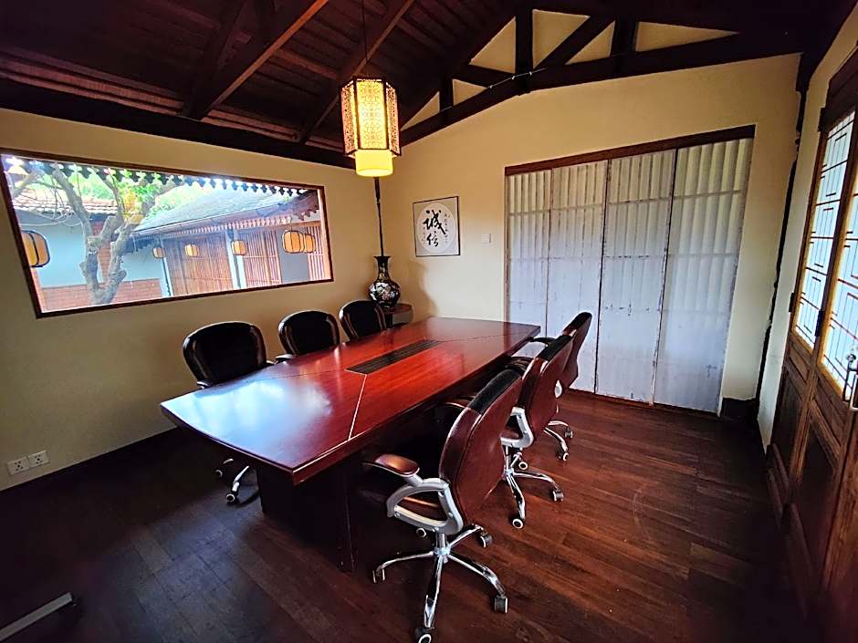 Yushili Hotel & Restaurant