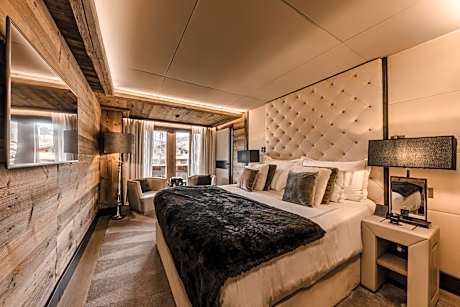 Pearl Suite with 2 large Bedrooms & 1 Bathroom