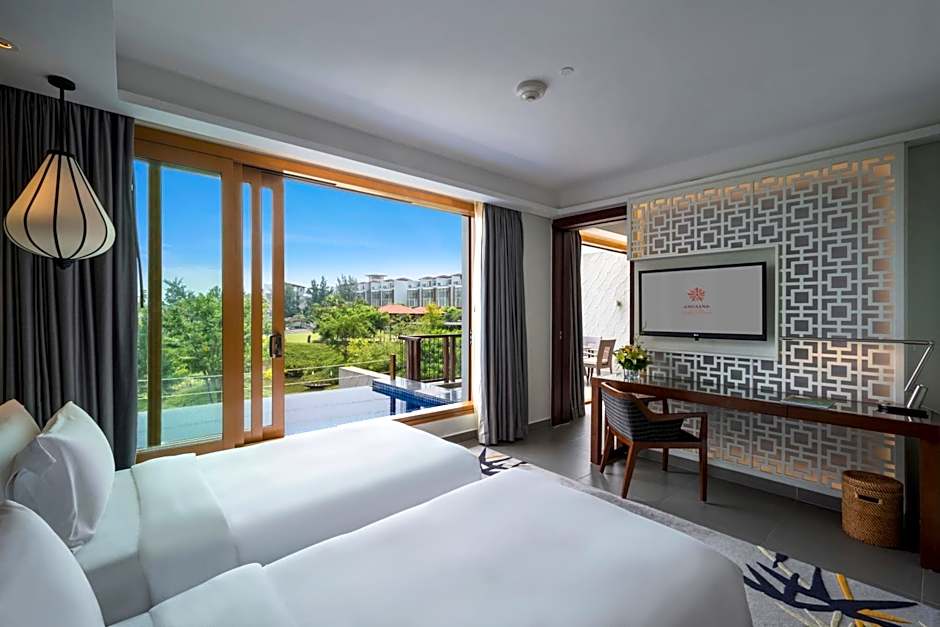Photo 1 of 4 of Junior 2 Beds Suite, Sea View