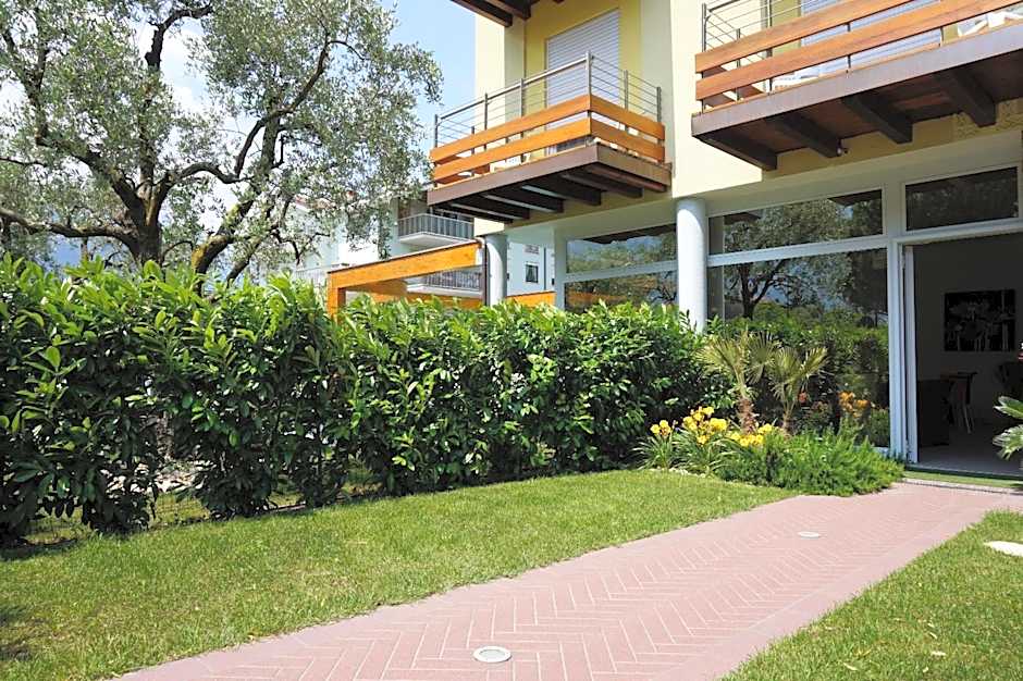 Residence Rivachiara (check-in at Hotel Riviera in Viale Rovereto, 95)