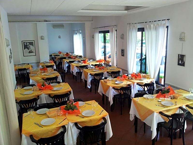 Hotel Annarita-mezza pensione plus- spiaggia inclusa