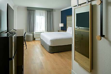 Standard Queen Room