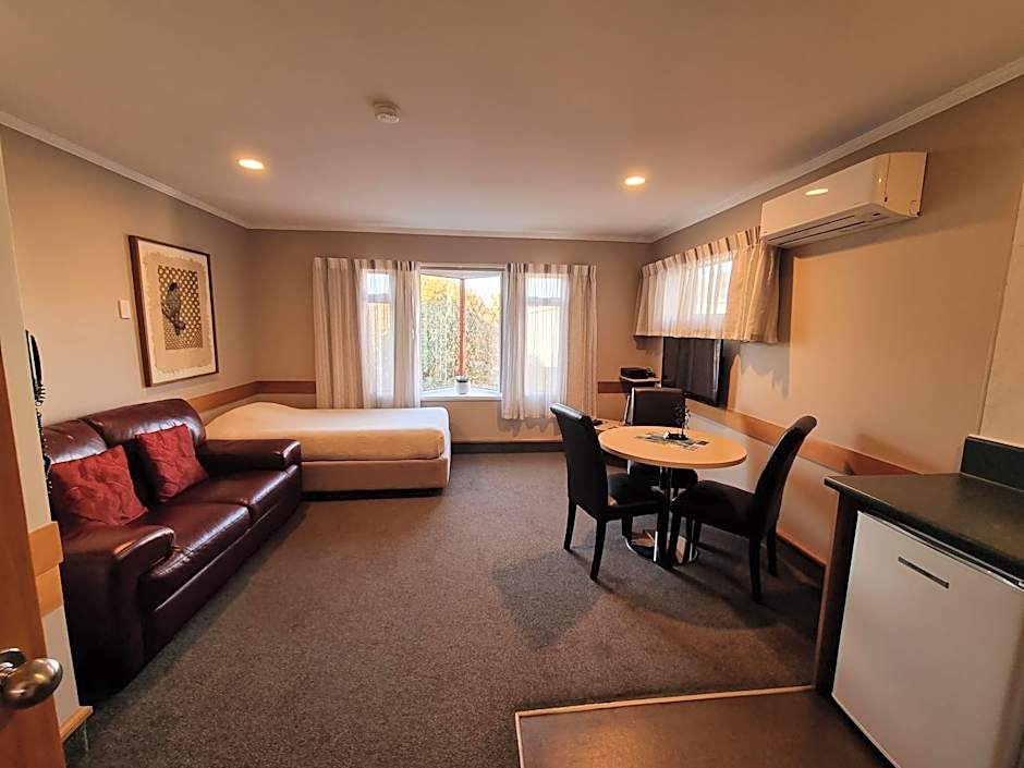 Amross Court Motor Lodge