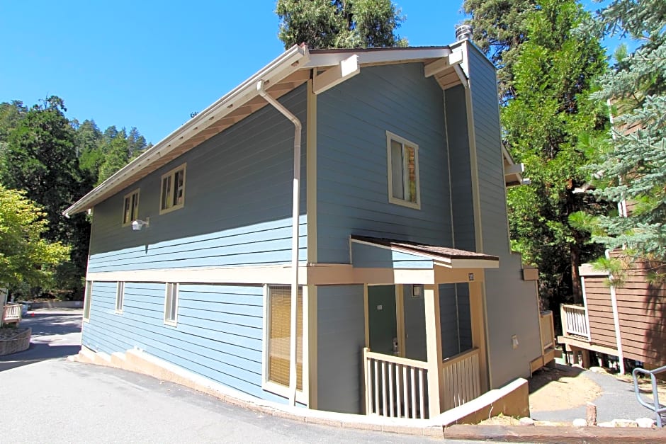 Lake Arrowhead Chalets – Lake Arrowhead, CA