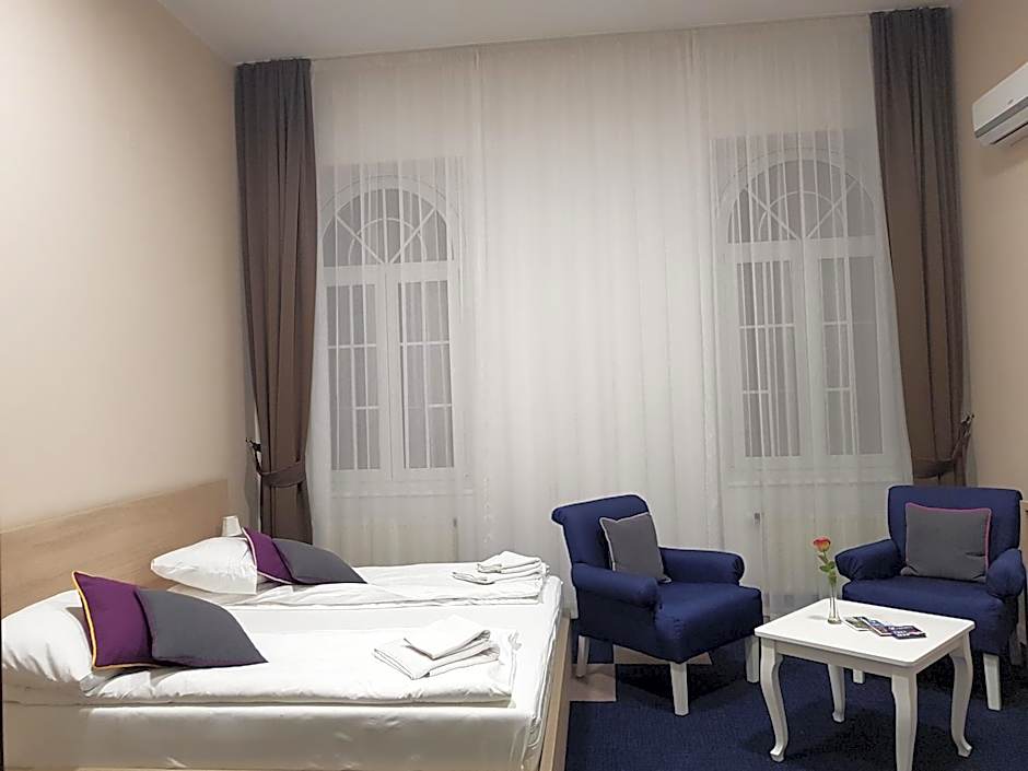 Hotel Story