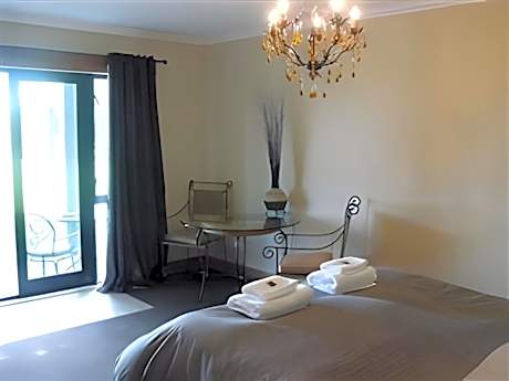 Acacia Suite