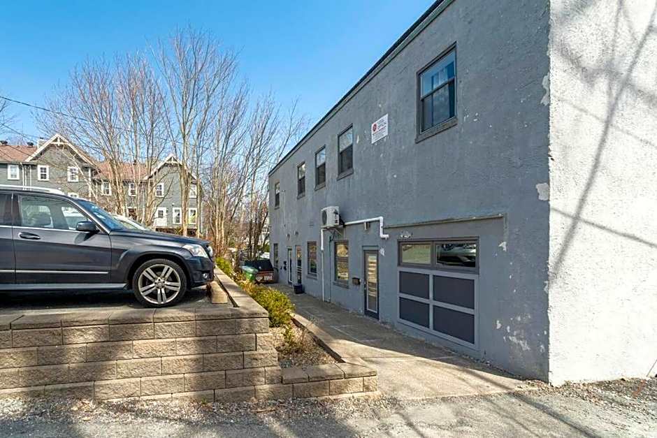 Large & Sunny Beautiful Home #103