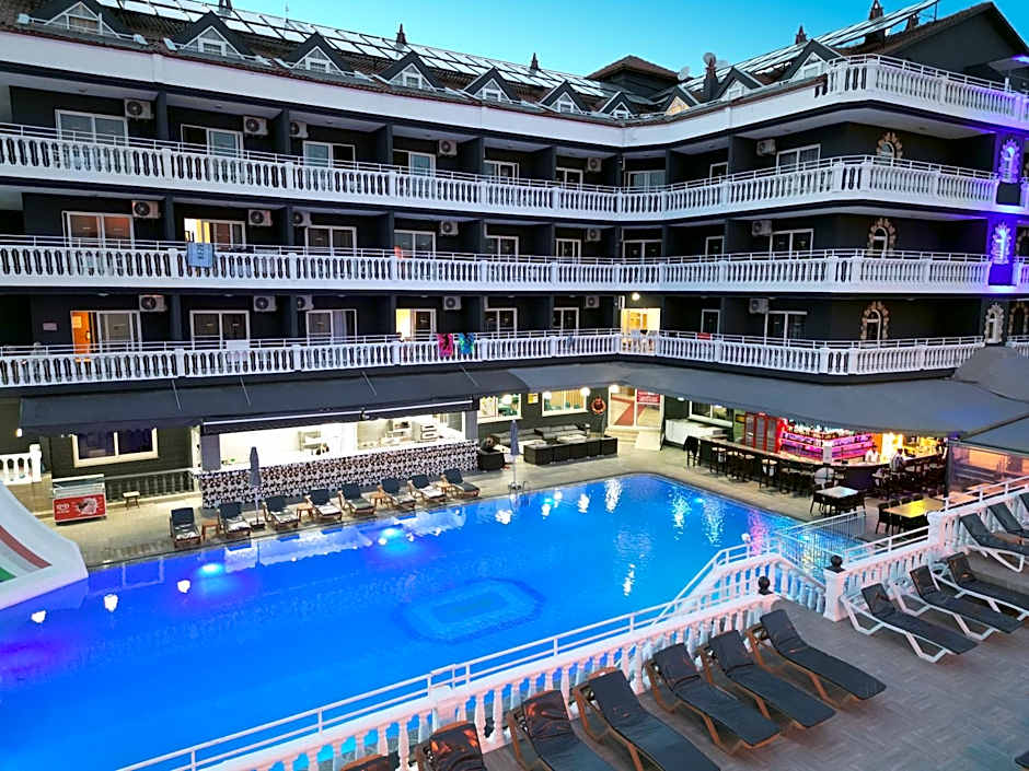 Mustis Royal Plaza Hotel